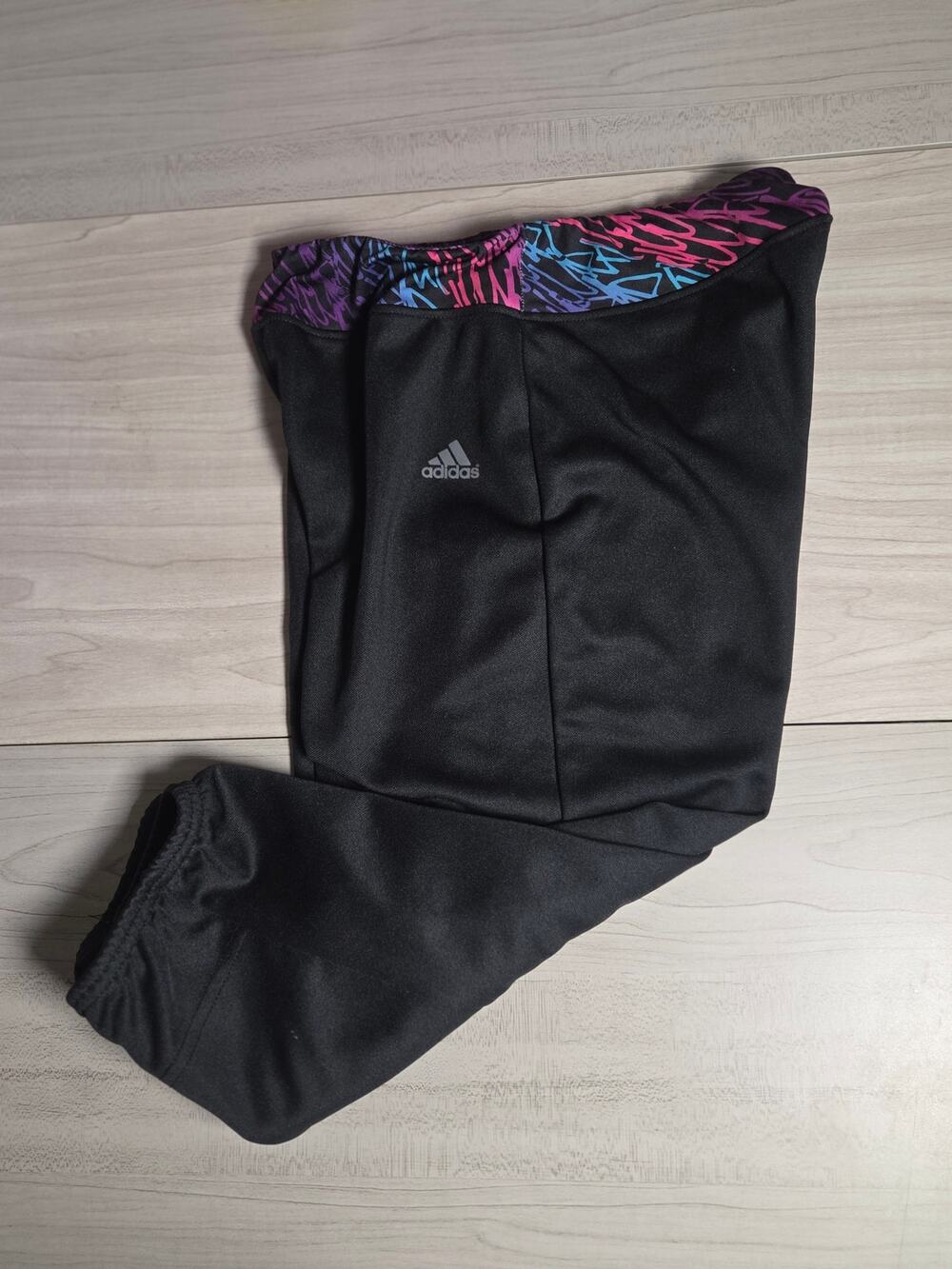 Adidas Women L Black Cropped Capri Pants Pink Purple Abstract Graphic Waistband